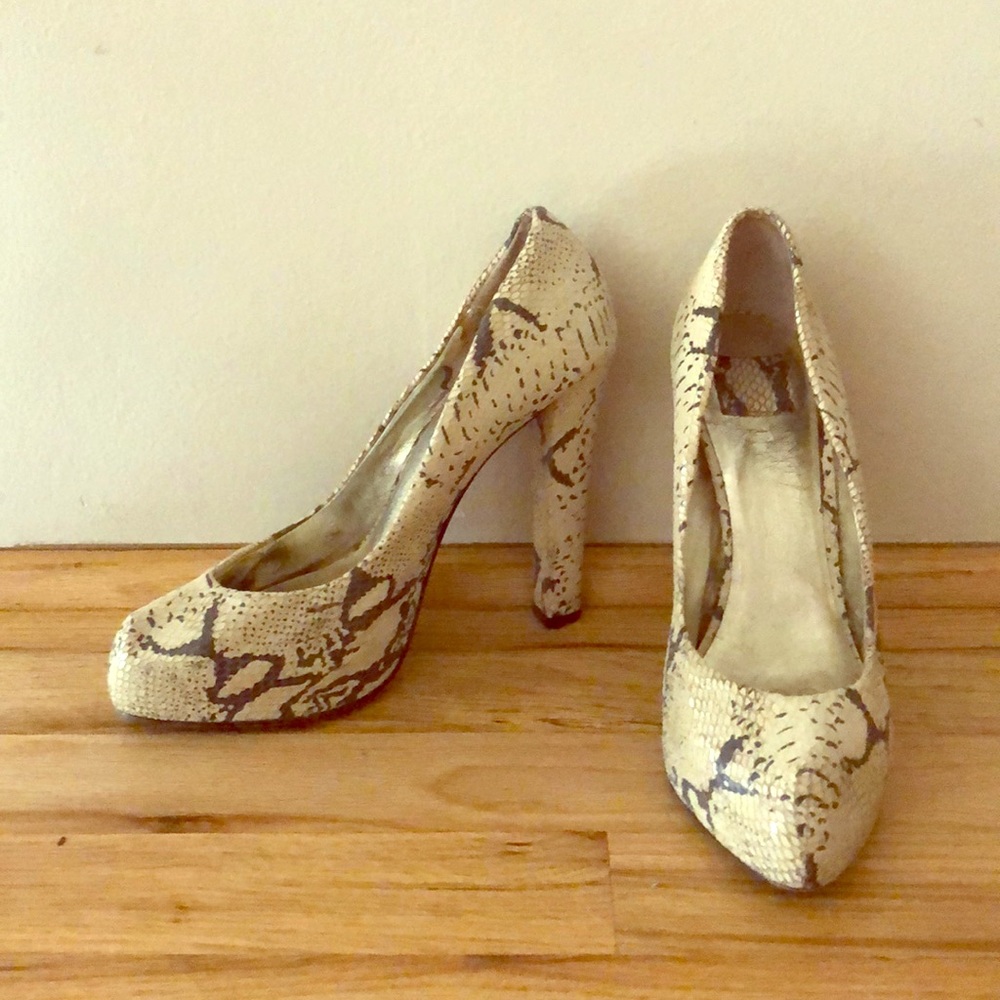 Excellent Condition Dolce Vita Snakeskin Pumps 7.5